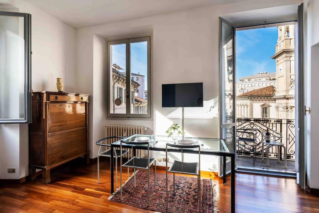 Missori'S Nest - Wonderful View Apartment Milan Bagian luar foto