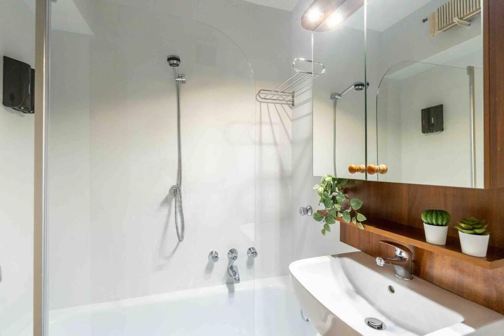 Missori'S Nest - Wonderful View Apartment Milan Bagian luar foto